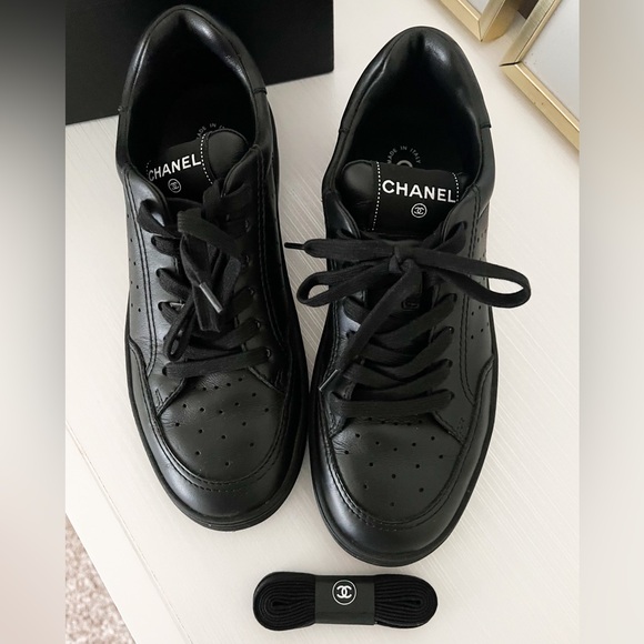 100% authentic black Chanel sneakers. Size 39 - Picture 1 of 6